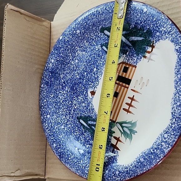Four 11" holiday mountain lodge dinner plates - Picture 6 of 6